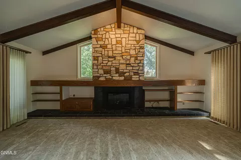 Living - 925 Arthur Dr, Bismarck, ND 58501 photo 6 of 8