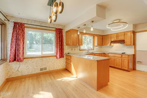 Kitchen - 925 Arthur Dr, Bismarck, ND 58501 photo 1 of 10