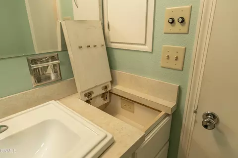 Bath - 925 Arthur Dr, Bismarck, ND 58501 photo 11 of 11