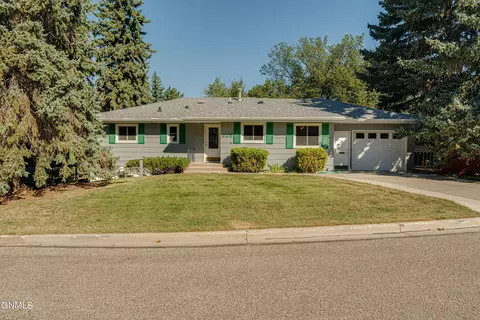 Exterior - 925 Arthur Dr, Bismarck, ND 58501 photo 8 of 21