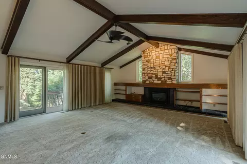 Living - 925 Arthur Dr, Bismarck, ND 58501 photo 7 of 8