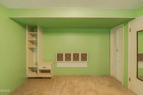 Bedroom - 925 Arthur Dr, Bismarck, ND 58501 photo 10 of 10