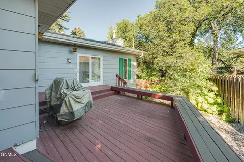 Exterior - 925 Arthur Dr, Bismarck, ND 58501 photo 13 of 21