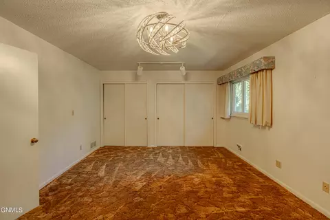 Bedroom - 925 Arthur Dr, Bismarck, ND 58501 photo 2 of 10