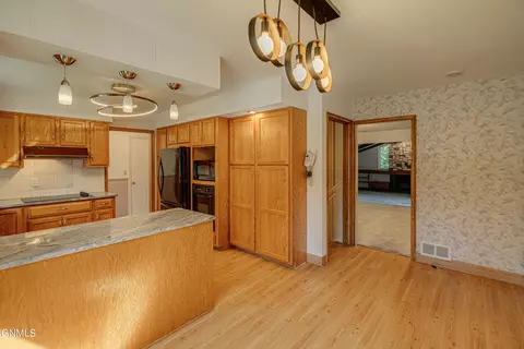 Kitchen - 925 Arthur Dr, Bismarck, ND 58501 photo 9 of 10
