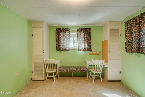 Bedroom - 925 Arthur Dr, Bismarck, ND 58501 photo 8 of 10