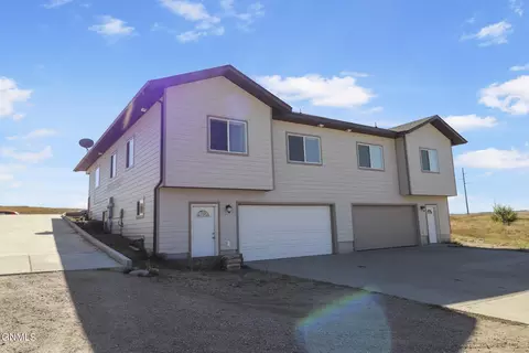 13697 Karen St, Williston, ND 58801 photo 3
