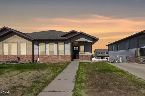 13697 Karen St, Williston, ND 58801