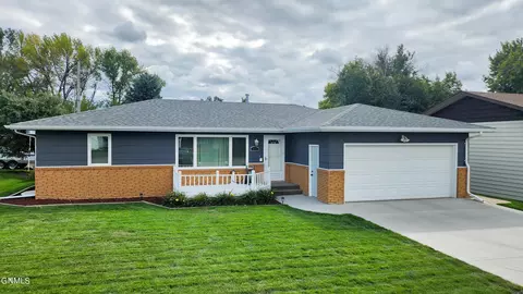 411 Remington Ave, Bismarck, ND 58503