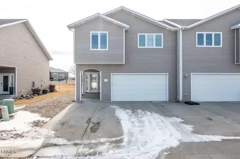 3721 Mckenzie Dr Se Dr SE, Mandan, ND 58554