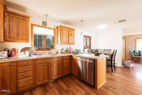 508 10th Ave SW, Mandan, ND 58554 photo 4