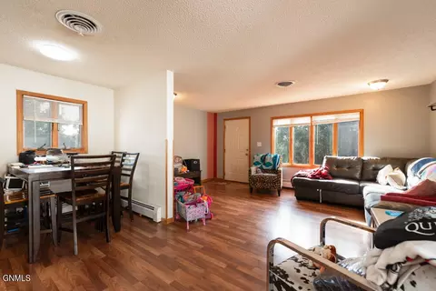 508 10th Ave SW, Mandan, ND 58554 photo 3