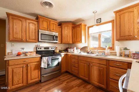 508 10th Ave SW, Mandan, ND 58554 photo 5