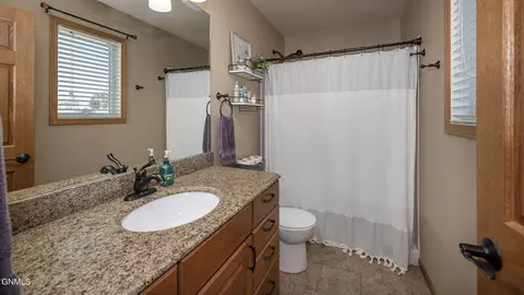 Bath - 5414 Calvert Dr, Bismarck, ND 58503 photo 6 of 7