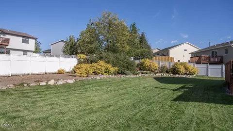 Exterior - 5414 Calvert Dr, Bismarck, ND 58503 photo 2 of 9