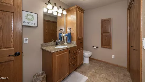 Bath - 5414 Calvert Dr, Bismarck, ND 58503 photo 1 of 7
