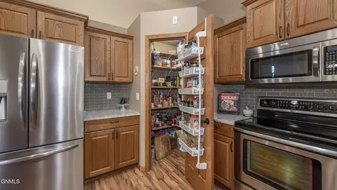 Kitchen - 5414 Calvert Dr, Bismarck, ND 58503 photo 5 of 5