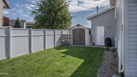 Exterior - 5414 Calvert Dr, Bismarck, ND 58503 photo 6 of 9