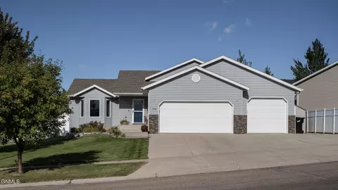 Exterior - 5414 Calvert Dr, Bismarck, ND 58503 photo 9 of 9