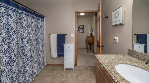 Bath - 5414 Calvert Dr, Bismarck, ND 58503 photo 2 of 7