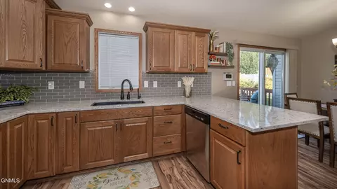 Kitchen - 5414 Calvert Dr, Bismarck, ND 58503 photo 3 of 5
