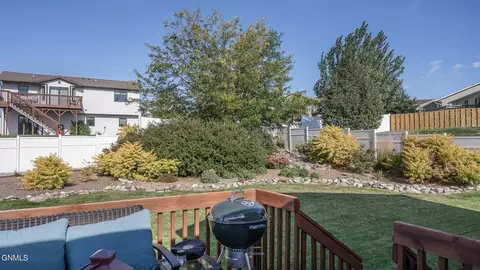 Exterior - 5414 Calvert Dr, Bismarck, ND 58503 photo 3 of 9