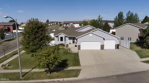 View/Area - 5414 Calvert Dr, Bismarck, ND 58503 photo 7 of 17