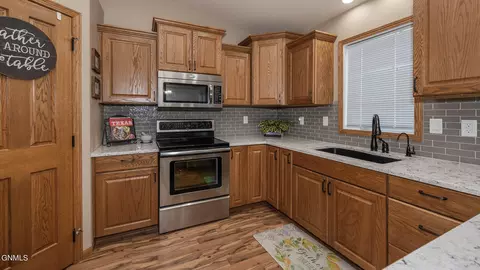 Kitchen - 5414 Calvert Dr, Bismarck, ND 58503 photo 2 of 5
