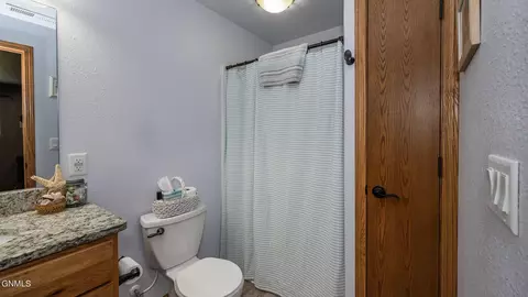 Bath - 5414 Calvert Dr, Bismarck, ND 58503 photo 5 of 7