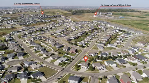 View/Area - 5414 Calvert Dr, Bismarck, ND 58503 photo 4 of 17