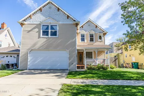 208 3rd Ave NW, Mandan, ND 58554