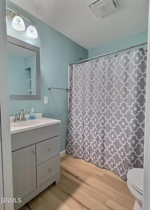Bath - 1727 Ryan Dr, Bismarck, ND 58501 photo 1 of 3