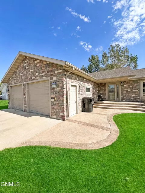 2322 18th Cir W, Williston, ND 58801 photo 4