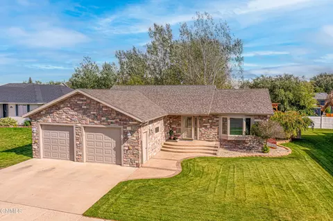 2322 18th Cir W, Williston, ND 58801