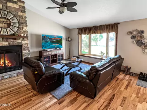 2322 18th Cir W, Williston, ND 58801 photo 20