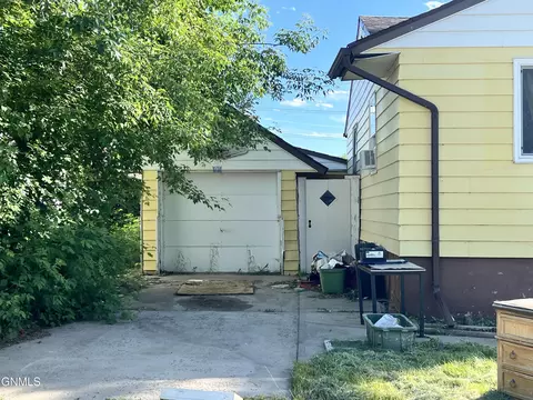 721 6th St SE, Sidney, MT 59270 photo 3