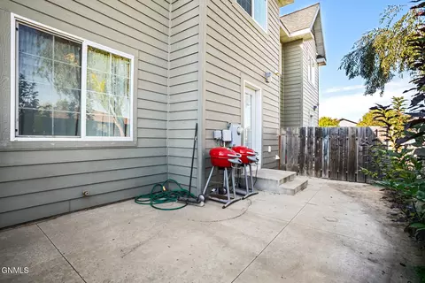 1804 18th Ave W, Williston, ND 58801 photo 3