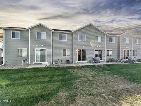 2716 28th St W, Williston, ND 58801 photo 3