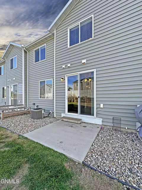 2716 28th St W, Williston, ND 58801 photo 5