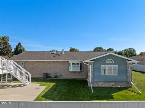 Exterior - 1825 14th Ave W, Williston, ND 58801 photo 5 of 6