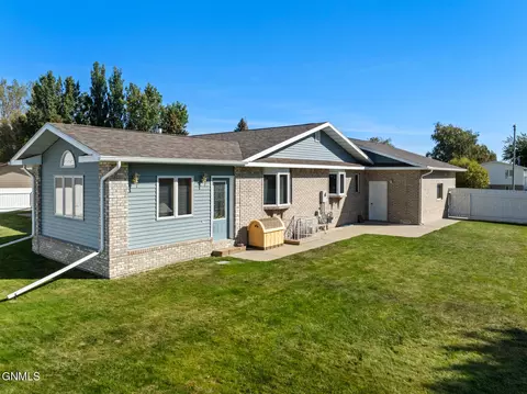 Exterior - 1825 14th Ave W, Williston, ND 58801 photo 4 of 6