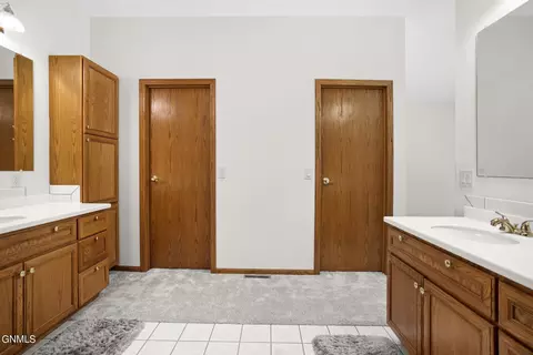 Bath - 1825 14th Ave W, Williston, ND 58801 photo 4 of 6