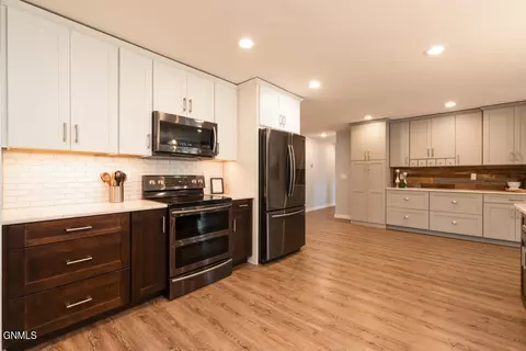 Kitchen - 655 Bristol Dr, Bismarck, ND 58501 photo 6 of 7