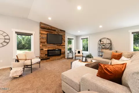 Living - 655 Bristol Dr, Bismarck, ND 58501 photo 2 of 2