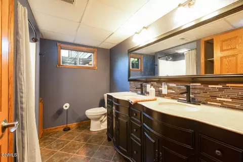 Bath - 655 Bristol Dr, Bismarck, ND 58501 photo 2 of 2