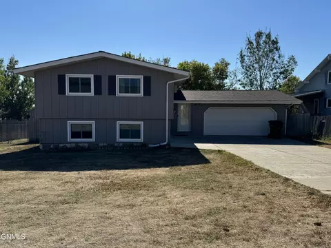 605 Park Ave E, Watford City, ND 58854