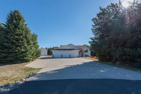 Exterior - 3851 Prairie Pines Loop, Bismarck, ND 58503 photo 11 of 12