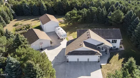 3851 Prairie Pines Loop, Bismarck, ND 58503