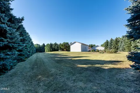 Exterior - 3851 Prairie Pines Loop, Bismarck, ND 58503 photo 4 of 12