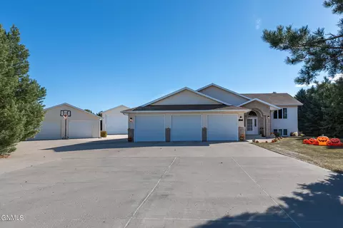 Exterior - 3851 Prairie Pines Loop, Bismarck, ND 58503 photo 10 of 12